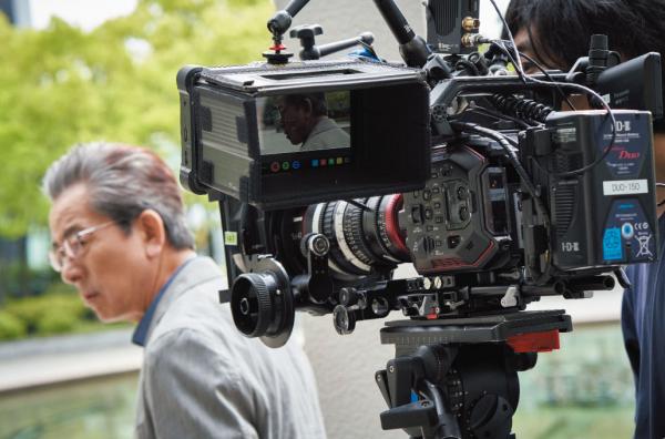 写真： AU-EVA1は主にVARICAM LTのサブ機として活用されましたが、その小型ボディの機動性を活かして、場面によってはメインカメラとしても活用されました。