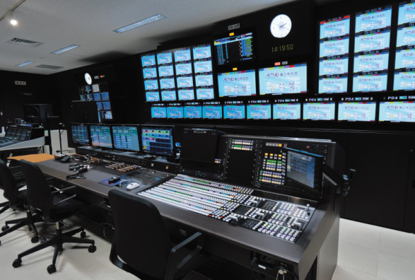 写真：ライブスイッチャーAV-HS8300