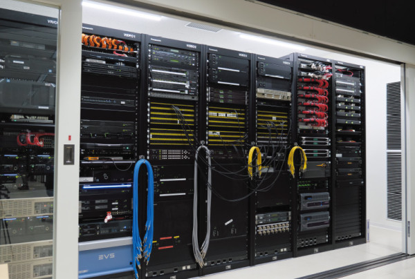 写真：第1サブ横のラック室