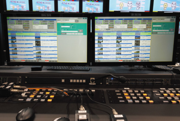 写真：送出サーバーのOA端末