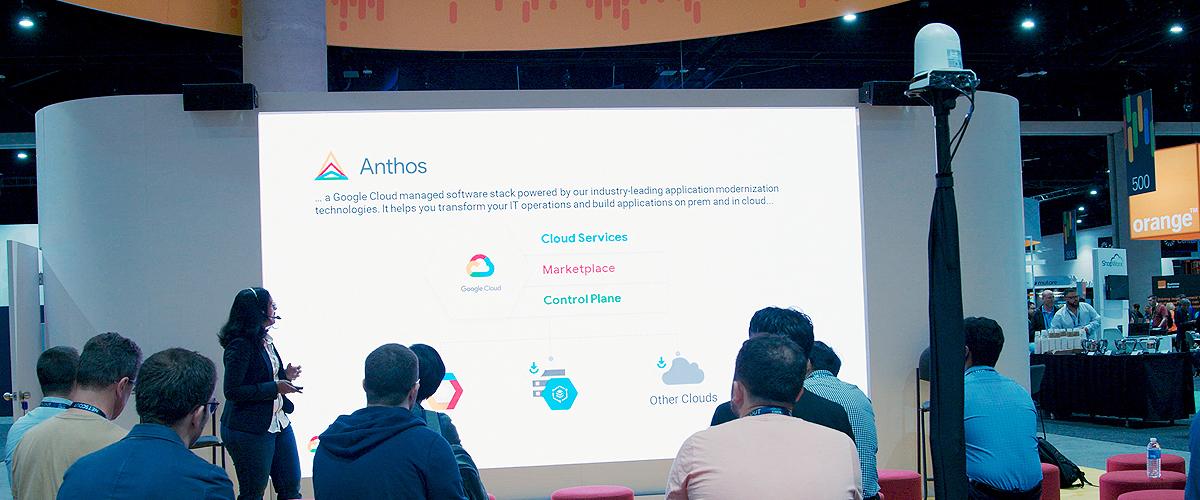 写真：セミナー会場に設置されたAW-UE70W/K