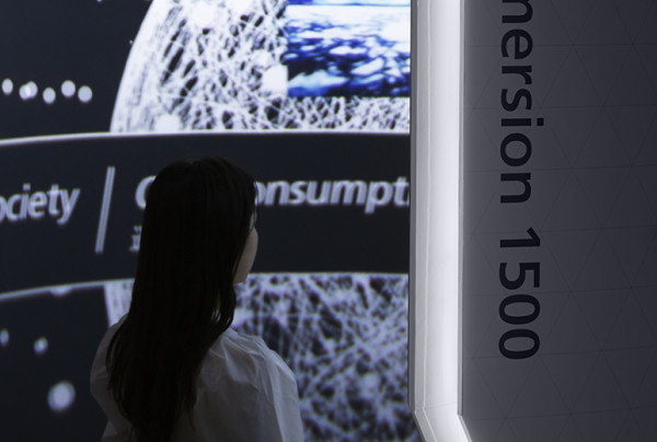 写真：PT-RCQ10JLWが投写する映像