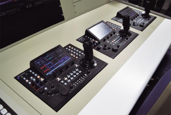 写真：リモートカメラコントローラーAW-RP150GJ