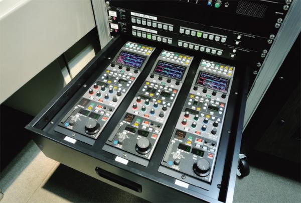 写真：リモートオペレーションパネルAK-HRP1000