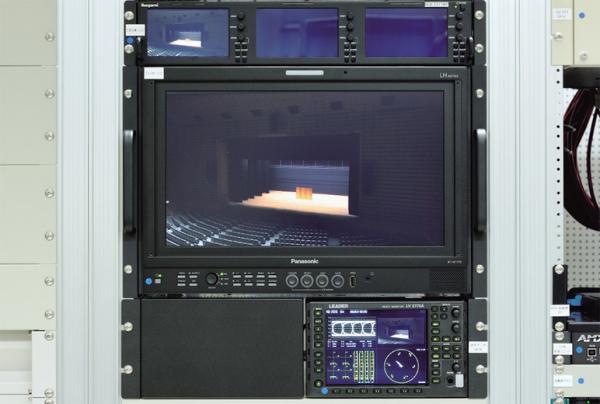 写真：AVセンター内に設置されたLCDビデオモニター BT-LH1770