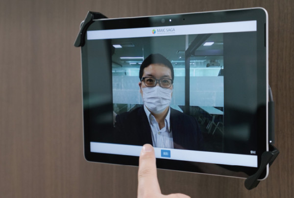 写真：マスクをしていても顔認証による本人確認が可能