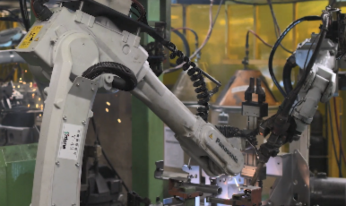 写真：複数のロボットが同時に稼働することで生産性の大幅アップを実現