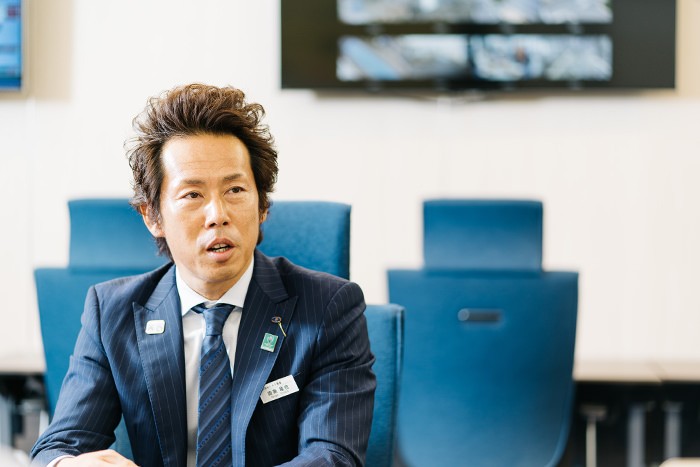 自動化のきっかけについて語る設楽社長