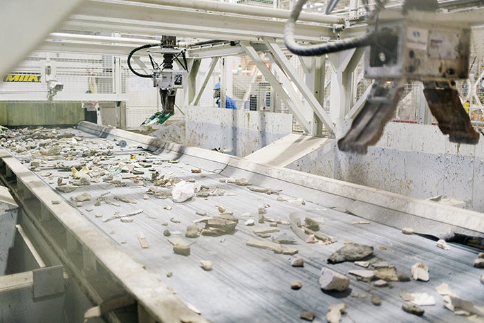 ゼンロボティクスリサイクラーによるゴミ選別の様子