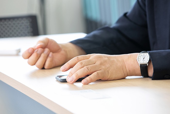 インタビューに応じる藤本隆宏氏