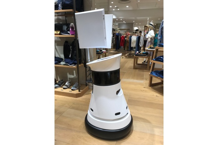 設定2018年5月にセレクトショップ店内で走行実験を行った際の様子（提供：株式会社パルコ）なし