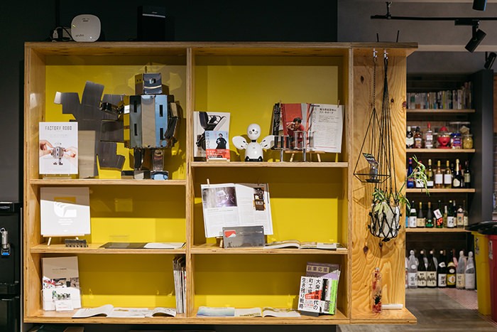 ガレージスミダの本棚