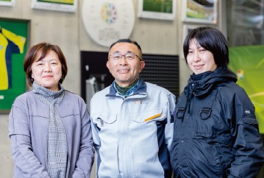 千葉市都市局建築部建築設備課 安部 貴裕様、日本メックス株式会社 大網 一志 様（ 写真中央） 千葉市都市局公園緑地部公園管理課 加藤 洋子様、株式会社 環境設備計画 村木 美紀様