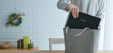 大画面を感じさせない コンパクトボディ