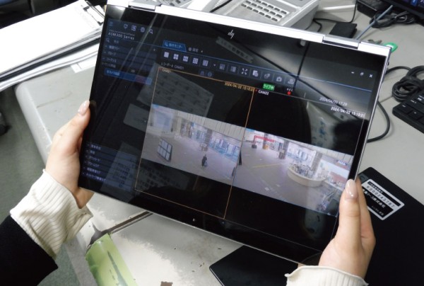 写真：防災センターの専用端末（タブレット）