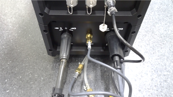 出力端子部の写真です