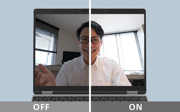 ほの暗い室内でも画面で明るく補正