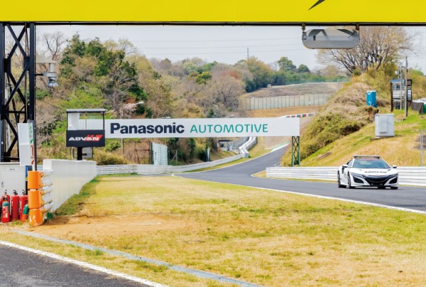 写真：西ストレートに設置されたAW-UR100GJ