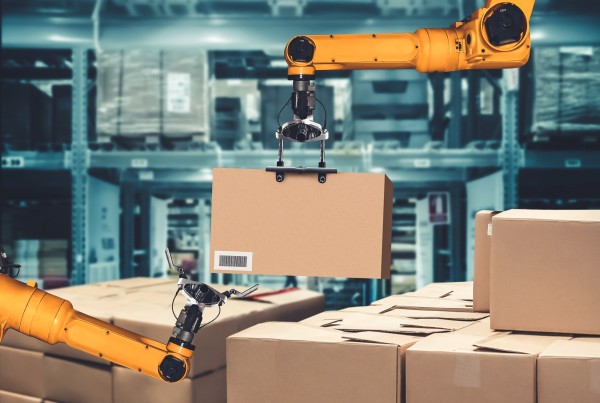 ロボットや自動倉庫を活用する倉庫現場に