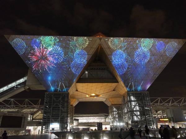 写真：正面からの様子 2