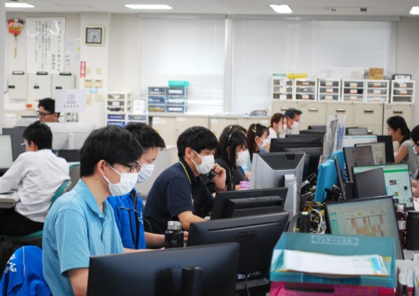 栃木にある本社で20~30名のオペレーターが対応