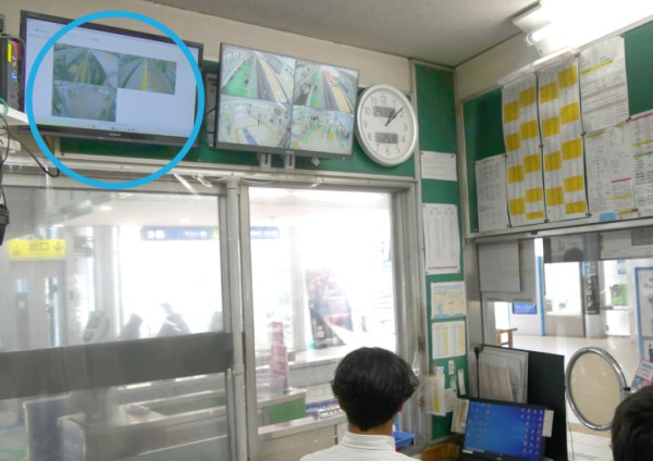写真：有人駅の窓口