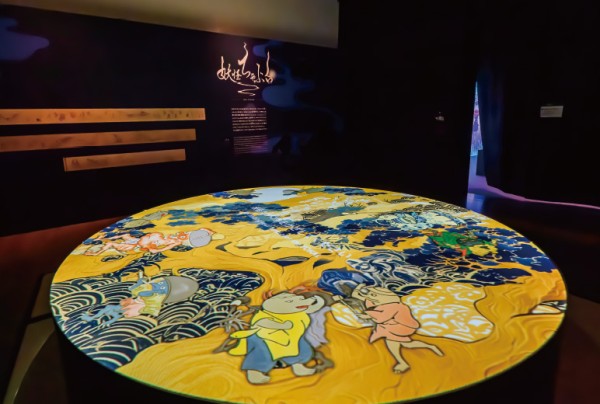 写真：“妖怪ちゃぶ台”