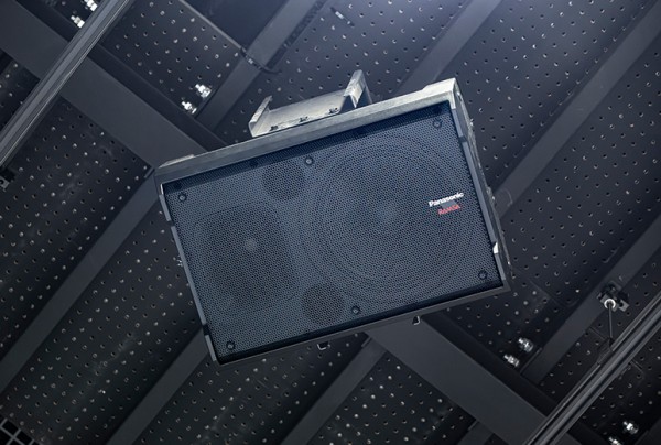 写真：RAMSA30cm 2ウェイスピーカーWS-AR200-K