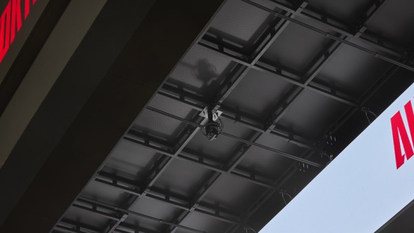 写真：センターハングビジョン内に設置された リモートカメラ