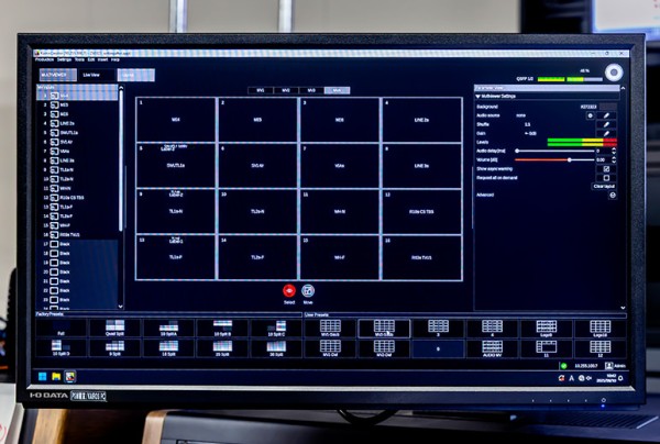 写真：GUIソフトウェアKairos Creatorのタッチパネル操作画面