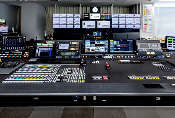 写真：Nサブでは中央にOTC卓を配備