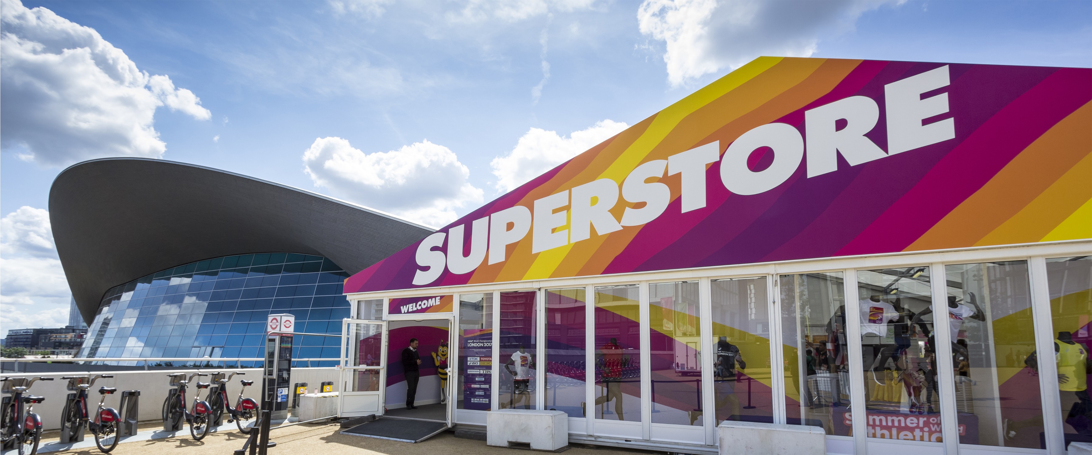 大型スーパーの外観