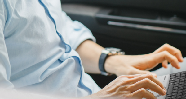 働き方をもっと自由に、IT管理者も自由にするビジネスモバイルPC