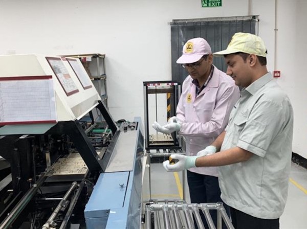 約30年前の挿入機パナサートが現在も稼働中。