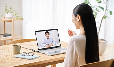 自宅でオンライン会議