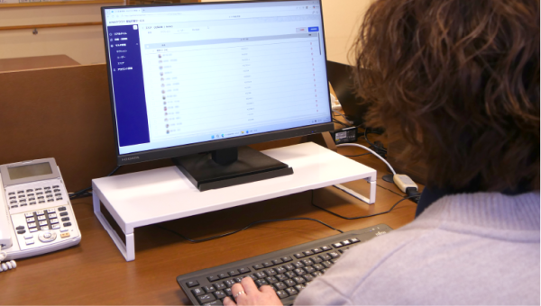 管理ポータル画面で、面会者の情報や受付日時を確認可能（リアルタイムに加え、日報・出面表の出力も可能）