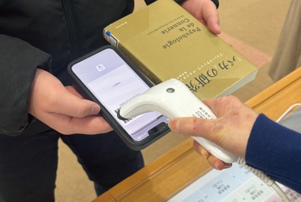 図書館で書籍を借りる際はMyiDにバーコードを表示して読み取り。