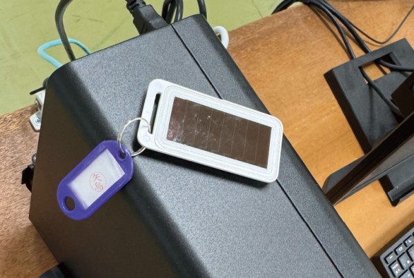 出席登録時に先生が利用するビーコン。