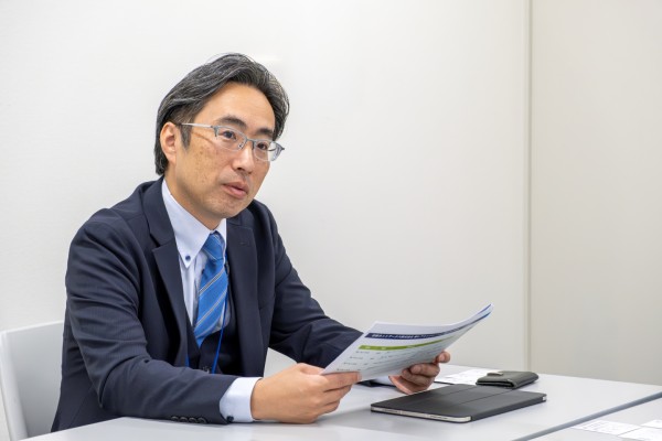 システム統括部　係長　有本氏「今回の無制限利用権付モデルの導入により、通信容量オーバーによる低速化、それに伴う容量の追加購入などの手間から解放されました。利用者の評判もとても良いです」