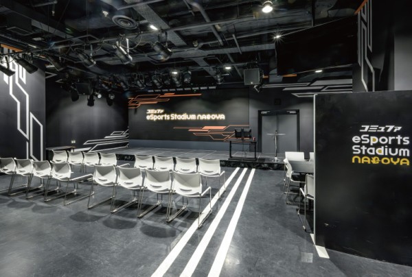 200インチを超える大型LEDビジョンとステージを完備したイベントエリア。