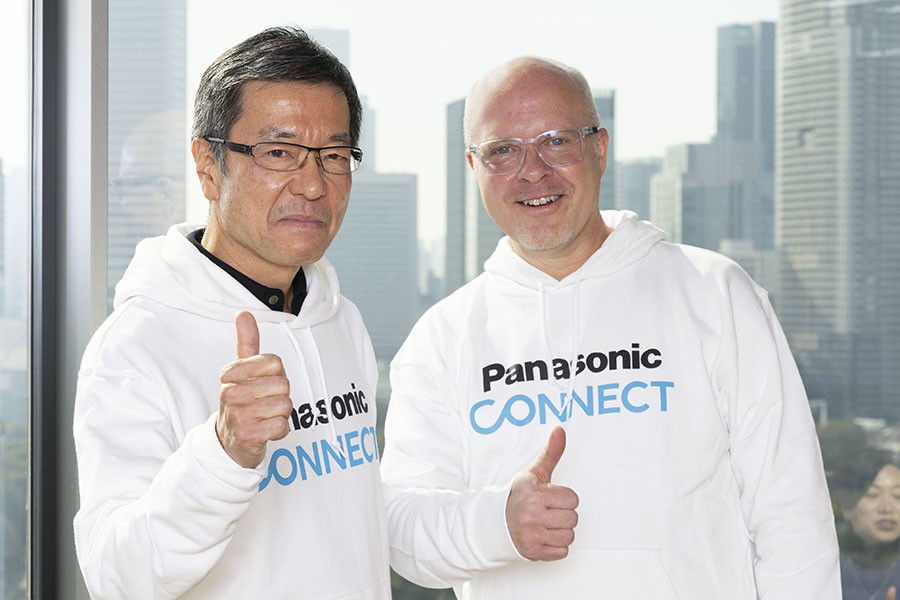 写真左が樋口泰行、写真右がケン・セイン