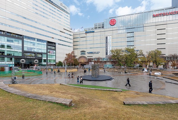 昼間の警固公園。「防犯と景観の両立」をコンセプトにデザインされている。