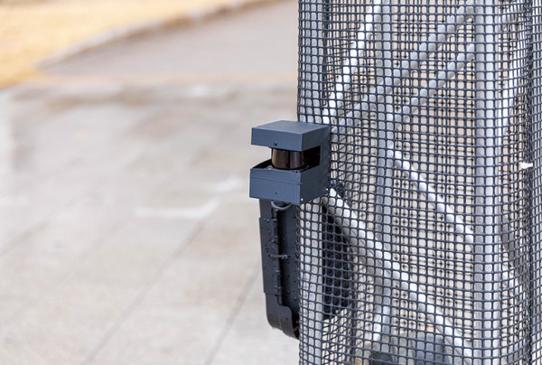 センサー（他社製）で、広範囲なインタラクティブ性を実現。