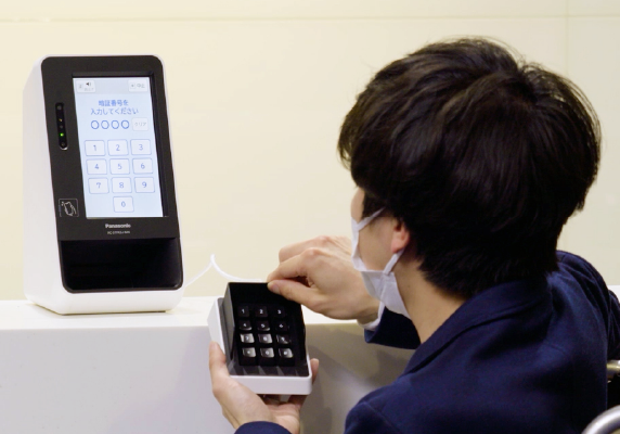 手元操作できる専用外付けテンキー※オプション