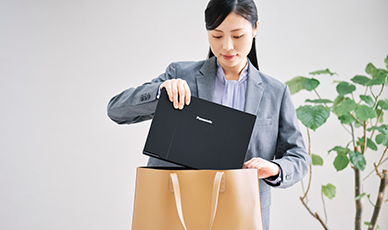 モバイル性と作業性を両立した13.3型液晶​
