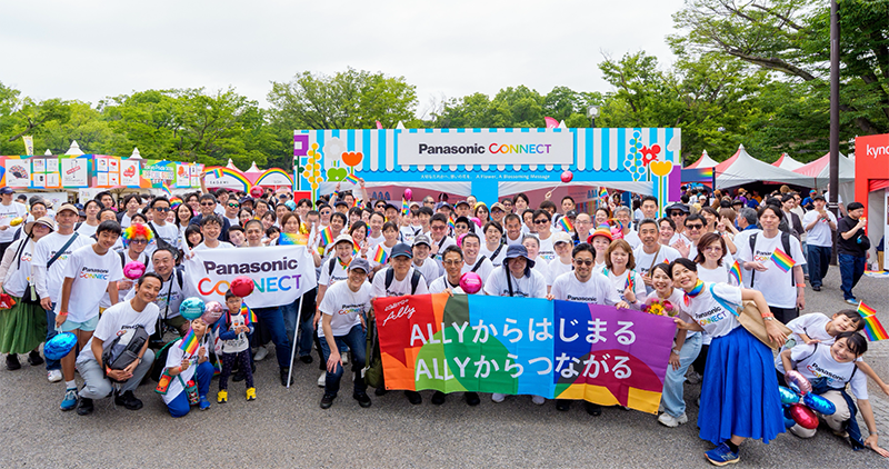社員によるLGBTQパレード参加の様子
