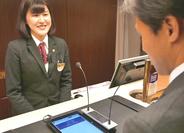 西鉄グランドホテル様  外国からのお客様に、「伝わったか? 」という不安がなくなり、 より丁寧なおもてなしを実現。