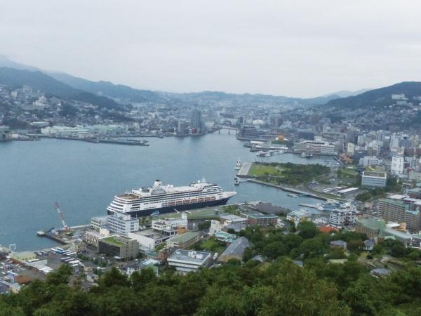 写真：鍋冠山公園展望台から眺望する長崎港