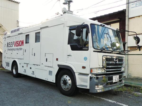 写真：様々なライブやイベントに対応する中継車