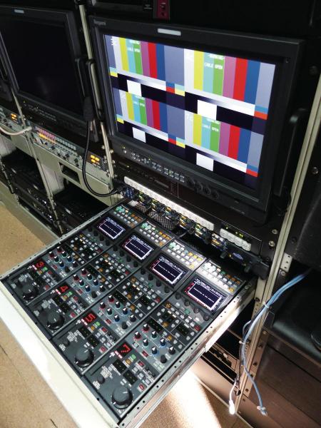 写真：液晶パネルで高い操作性を実現するリモートオペレーションパネル（ROP）AK-HRP1000